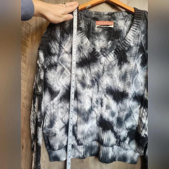 Anthropologie Pilcro Joni Cable Knit V-Neck Tie Dye Navy White Sweater Small - Picture 10 of 10